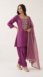 Sumbul orchid mauve Zardosi Maheshwari silk Farshi salwar set with tissue zari-striped dupatta, three-quarter view — thumbnail 2
